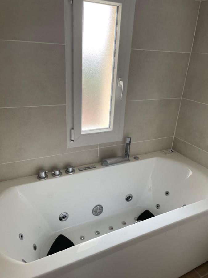 La Parenthese Balneo T2 Cosy De 40M² Avec Terrasse Apartment Ternay  Luaran gambar
