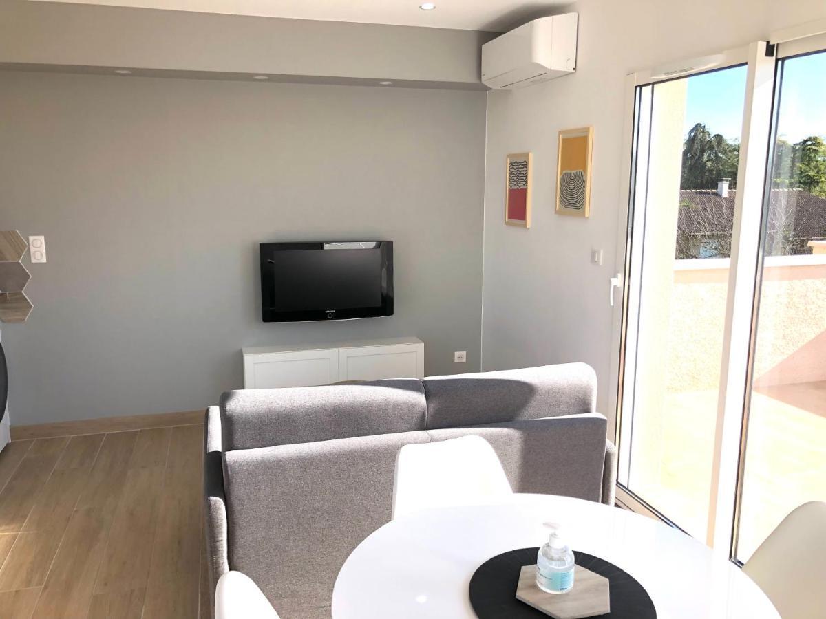 La Parenthese Balneo T2 Cosy De 40M² Avec Terrasse Apartment Ternay  Luaran gambar
